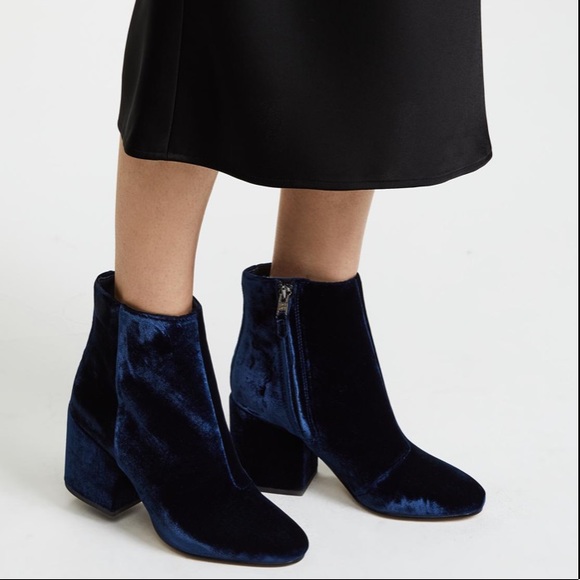 🆕NWT rare Sam Edelman Navy Velvet Heeled Booties - Picture 8 of 9
